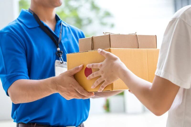 Bạn nên kiểm tra món quà đã mua online kỹ càng trước khi nhận hàng