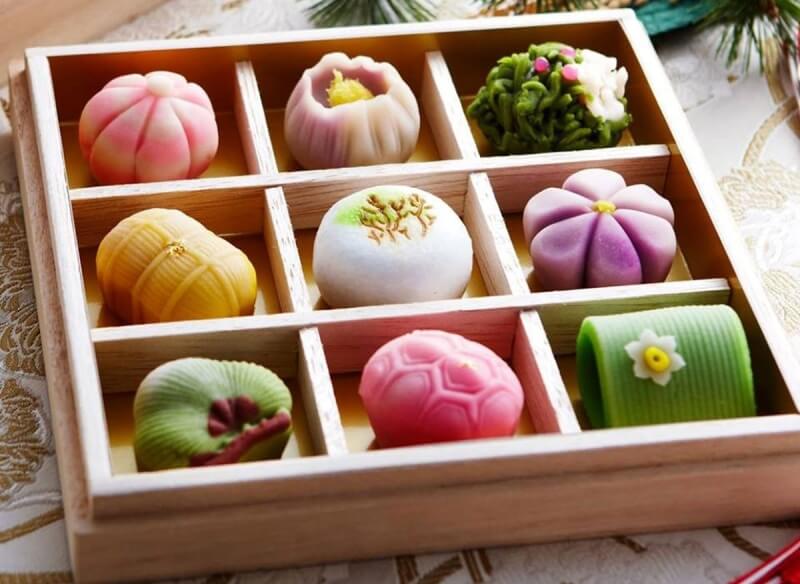 Wagashi là tên gọi chung cho các loại bánh truyền thống lâu đời của Nhật Bản
