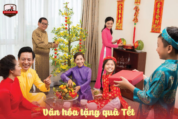 Vẻ đẹp văn hóa tặng quà Tết truyền thống của người Việt Nam
