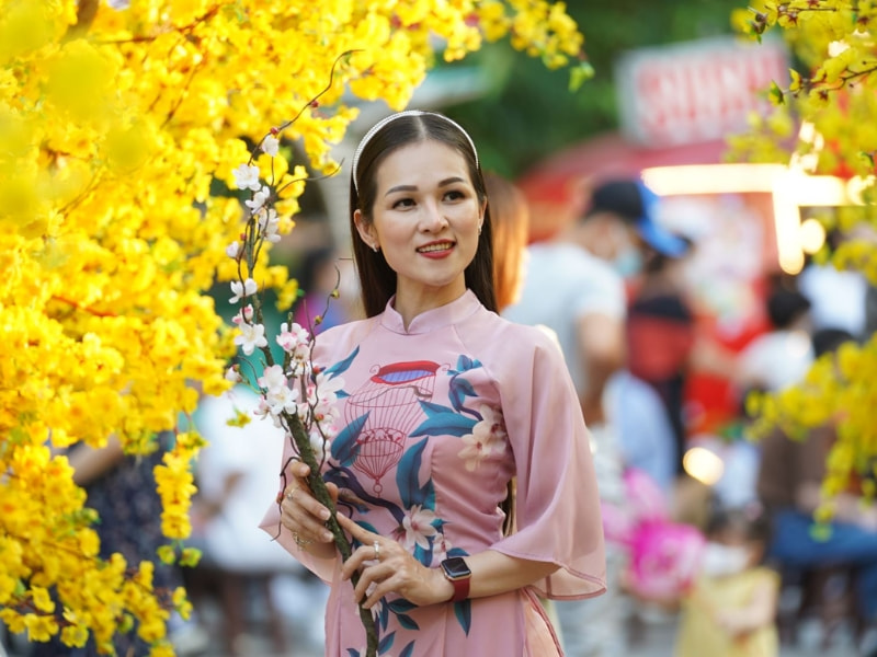 Quần áo mới tặng người thân
